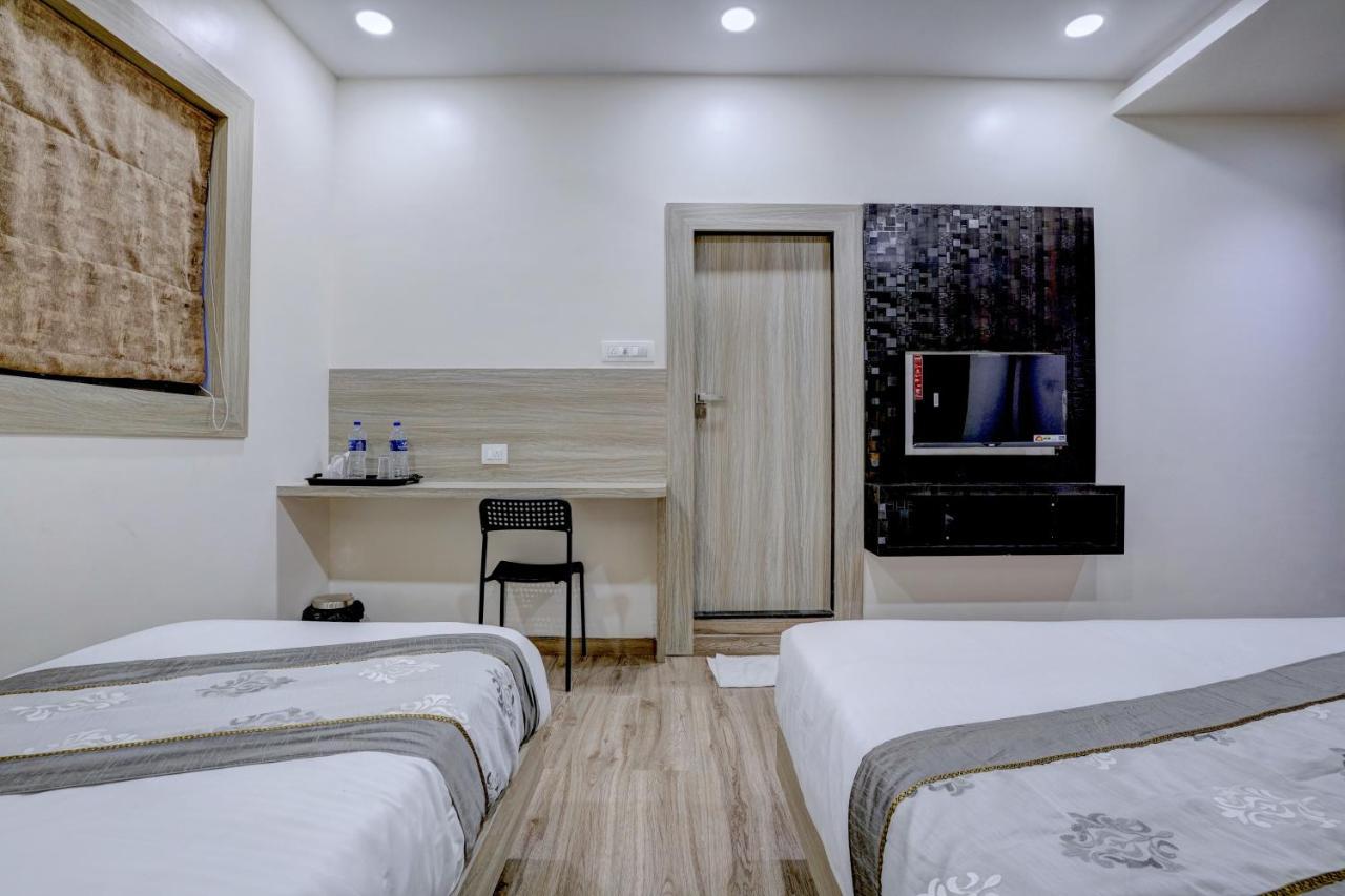 Hotel Arts International Мумбаи Экстерьер фото