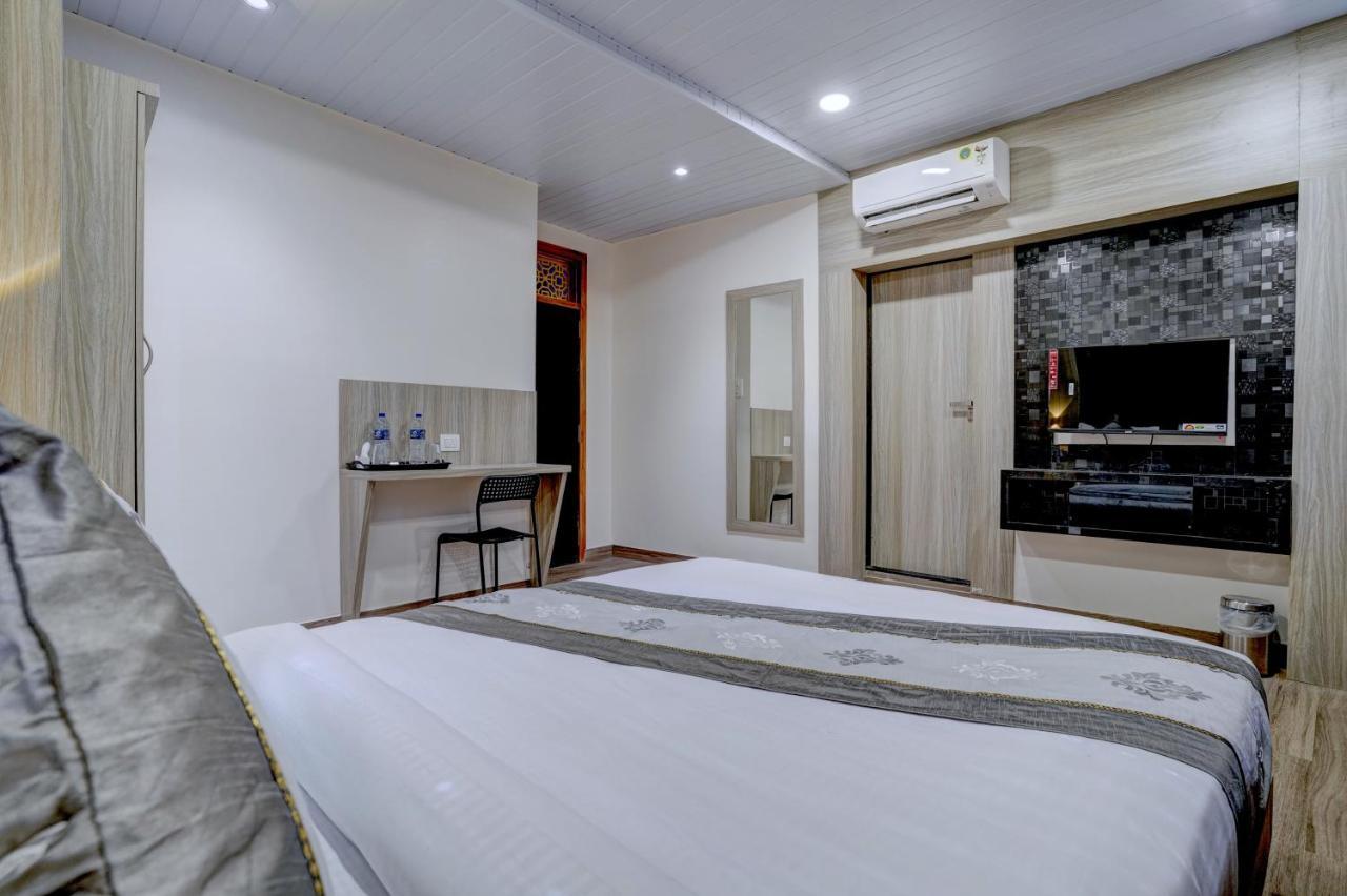 Hotel Arts International Мумбаи Экстерьер фото