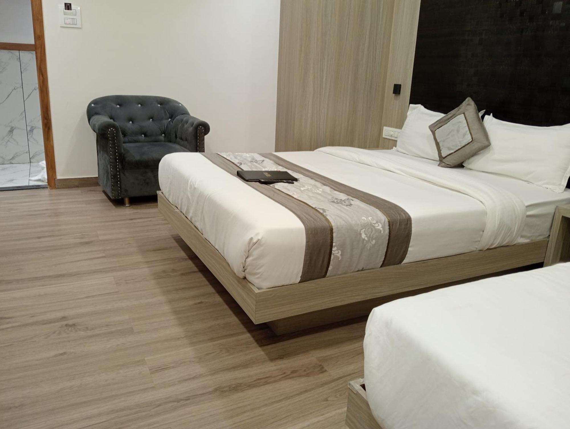 Hotel Arts International Мумбаи Экстерьер фото