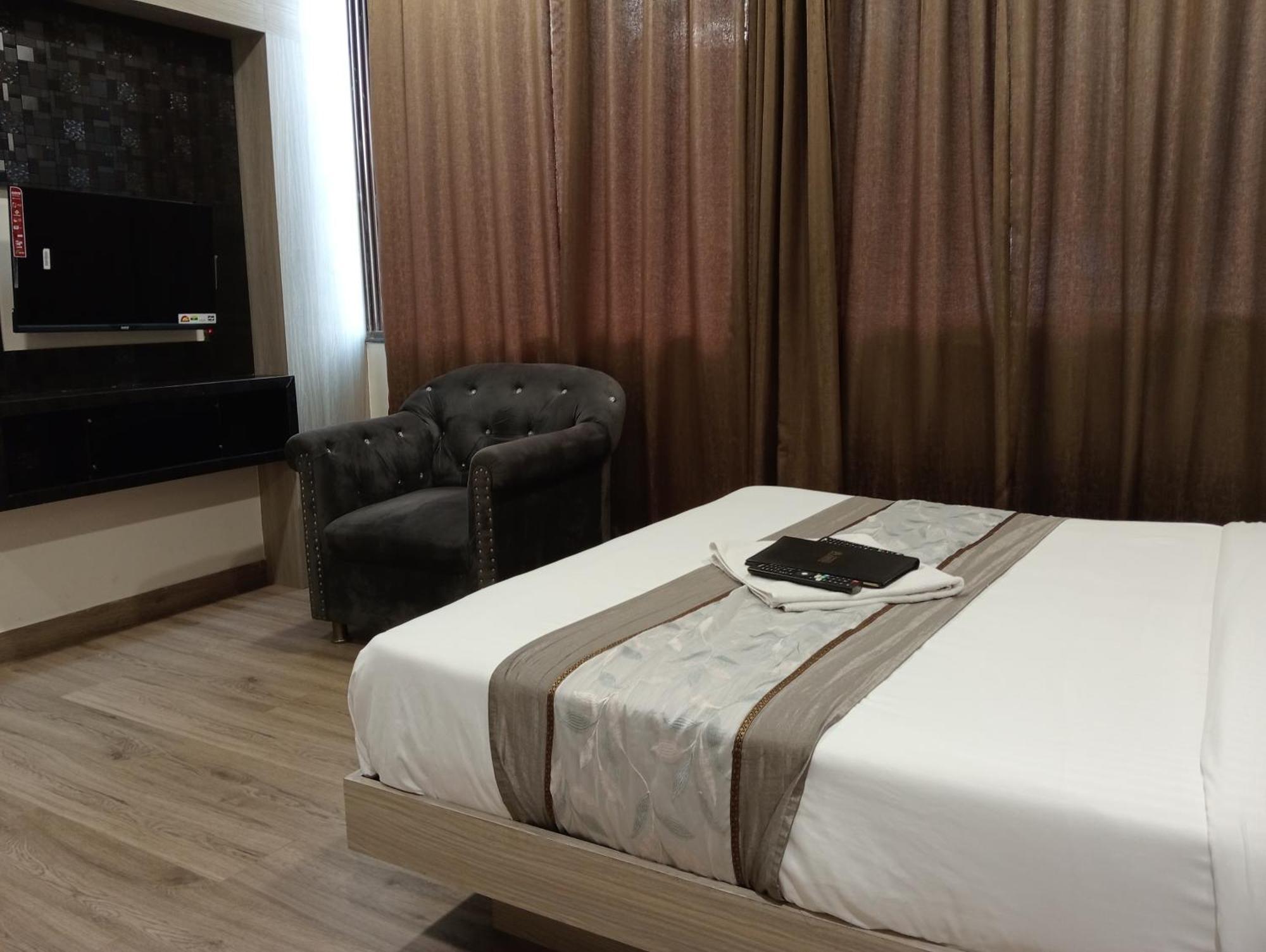 Hotel Arts International Мумбаи Экстерьер фото