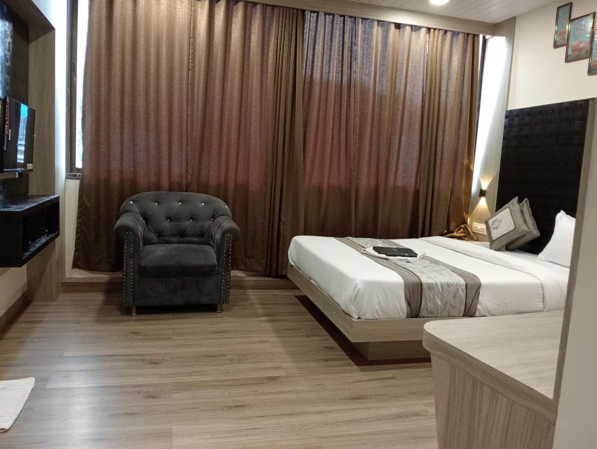 Hotel Arts International Мумбаи Экстерьер фото
