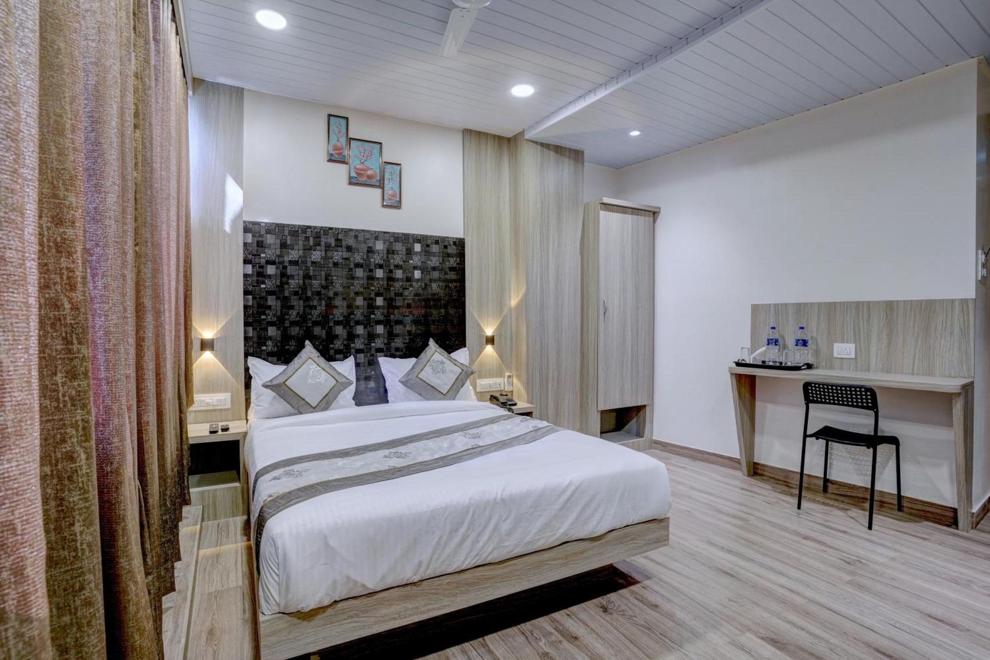 Hotel Arts International Мумбаи Экстерьер фото