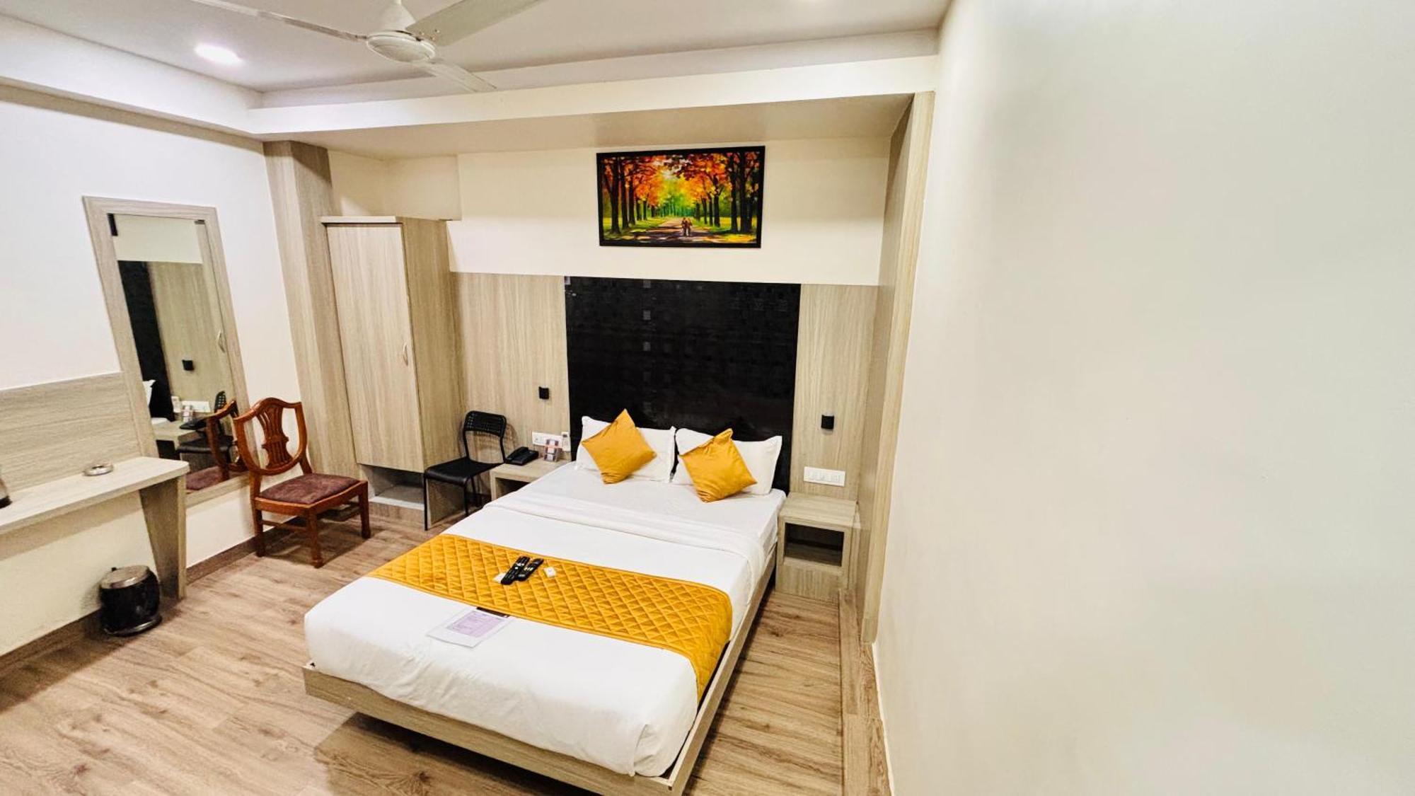 Hotel Arts International Мумбаи Экстерьер фото