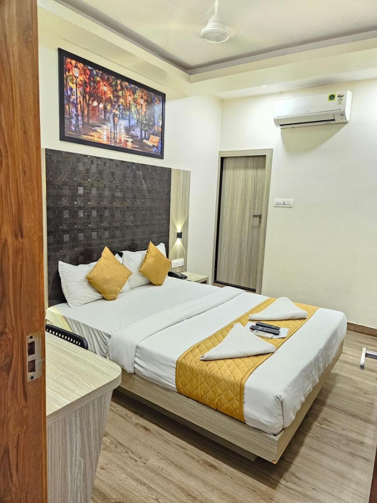 Hotel Arts International Мумбаи Экстерьер фото
